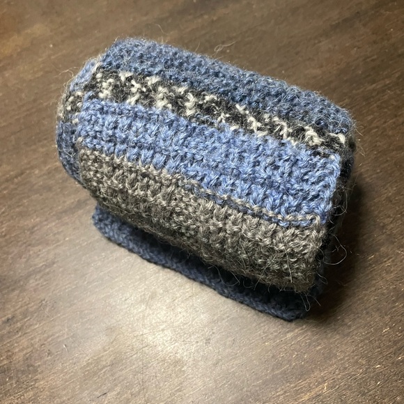 Hand-Knit Scarf (80% Acrylic, 20% Alpaca) - Picture 6 of 9